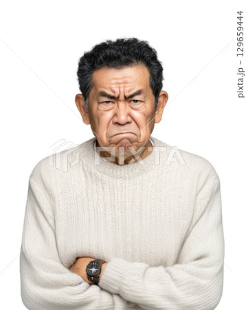 怒りに満ちた高齢男性の迫力ある表情（背景透過PNG）– 怒鳴る・指差す・威圧感のある人物イメージ 129659444