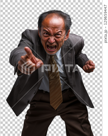 怒りに満ちた高齢男性の迫力ある表情（背景透過PNG）– 怒鳴る・指差す・威圧感のある人物イメージ 129659447