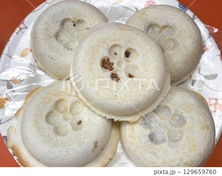 学問の神様 福岡・太宰府天満宮名物 梅が枝餅 学問の神様 福岡・太宰府天満宮名物 梅が枝餅 129659760