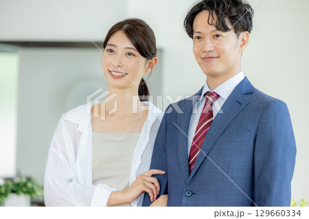 夫婦　仲良し　スーツ 129660334