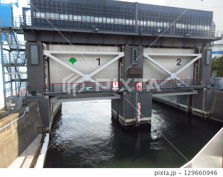 東京都江東区永代にある「大島川水門」 129660946
