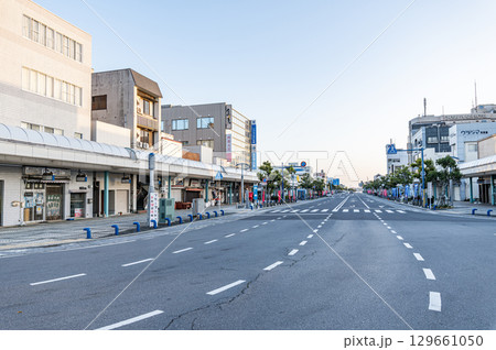 千葉県銚子市 駅前通り商店街の街並み(シンボルロード) 千葉県銚子市 駅前通り商店街の街並み(シンボルロード) 129661050