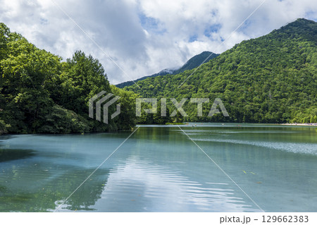 夏の奥日光 湯の湖の風景 夏の奥日光 湯の湖の風景 129662383