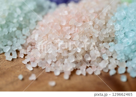 ローズの香り付きカラーバスソルト　アロマバスソルト 129662465