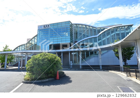 岸辺駅(きしべえき)東海道本線の南口 岸辺駅(きしべえき)東海道本線の南口 129662832