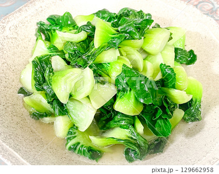 中国家庭料理・霜降小青菜（ミニチンゲン菜の炒め） 129662958