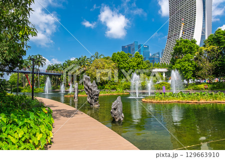 シンガポール ガーデンズ・バイ・ザ・ベイ、ドラゴンフライ湖 129663910