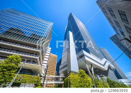 日本の東京都市景観8月。虎ノ門ヒルズステーションタワー（虎ノ門ヒルズ駅）などを望む。新時代へ＝15日 129663930