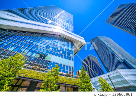 日本の東京都市景観8月。虎ノ門ヒルズステーションタワー（虎ノ門ヒルズ駅）などを望む。新時代へ＝15日 129663961