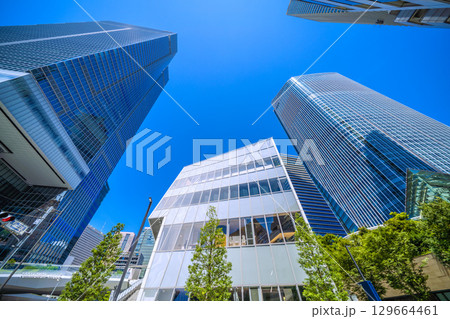 日本の東京都市景観8月。虎ノ門ヒルズステーションタワー(虎ノ門ヒルズ駅)などを望む。新時代へ=15日 日本の東京都市景観8月。虎ノ門ヒルズステーションタワー(虎ノ門ヒルズ駅)などを望む。新時代へ=15日 129664461