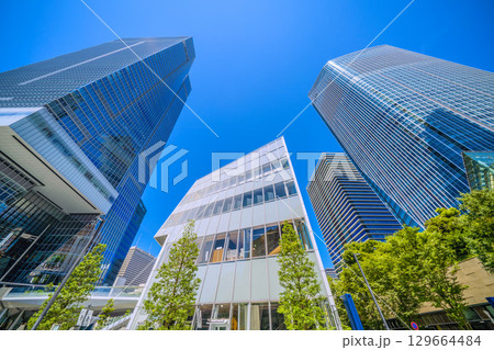 日本の東京都市景観8月。虎ノ門ヒルズステーションタワー(虎ノ門ヒルズ駅)などを望む。新時代へ=15日 日本の東京都市景観8月。虎ノ門ヒルズステーションタワー(虎ノ門ヒルズ駅)などを望む。新時代へ=15日 129664484