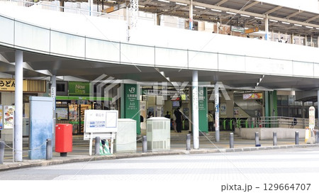 JR武蔵野線の北朝霞駅、東口出入口で東武鉄道への乗り換え口 JR武蔵野線の北朝霞駅、東口出入口で東武鉄道への乗り換え口 129664707