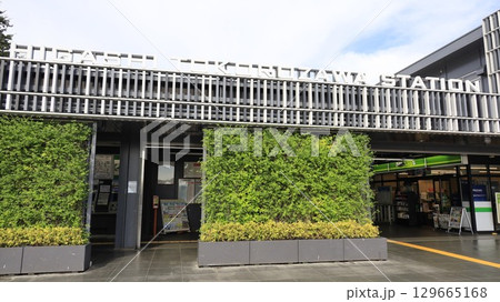 JR武蔵野線の東所沢駅駅舎と出入口 129665168