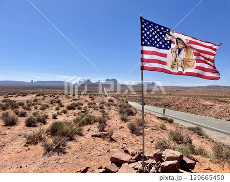 【アリゾナ州】フォレストガンプポイントと星条旗 【アリゾナ州】フォレストガンプポイントと星条旗 129665450