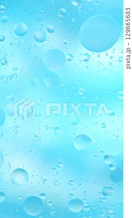 Colorful Artistic of Oil Drop Floating on the Water. Abstract Water Bubbles Background. Oil Drops on the Water Surface 129665683