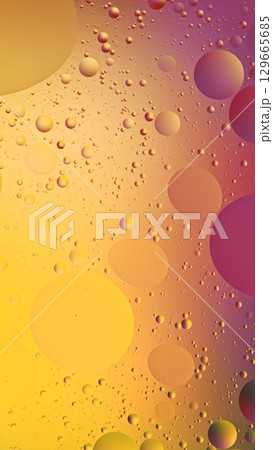 Colorful Artistic of Oil Drop Floating on the Water. Abstract Water Bubbles Background. Oil Drops on the Water Surface 129665685
