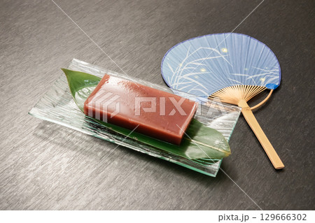 水ようかん Japanese traditional summer sweet 水ようかん Japanese traditional summer sweet 129666302