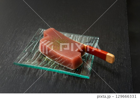 水ようかん Japanese traditional summer sweet 水ようかん Japanese traditional summer sweet 129666331