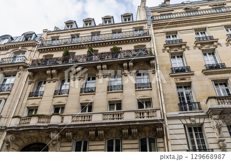 Old and expensive residential building in the city center of Paris, France Old and expensive residential building in the city center of Paris, France 129668987