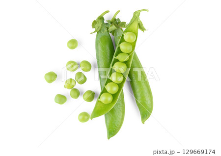 Open pea pod with green peas isolated on white background, healthy vegetables for diet and recipes Open pea pod with green peas isolated on white background, healthy vegetables for diet and recipes 129669174