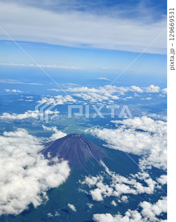 飛行機から見た風景　夏の富士山 129669531