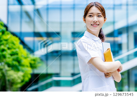 若い看護師イメージ 若い看護師イメージ 129673545