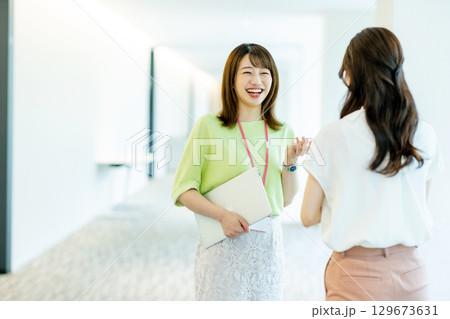 クリエイティブなビジネスシーン 129673631