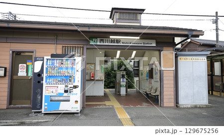 JR川越線の西川越駅駅舎 JR川越線の西川越駅駅舎 129675256