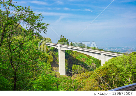 山と陸橋 129675507