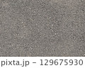 粗いアスファルトのテクスチャ 129675930
