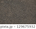 粗いアスファルトのテクスチャ 129675932
