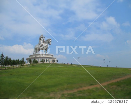 モンゴル チンギス・ハーン騎馬像 ジオラマ風 モンゴル チンギス・ハーン騎馬像 ジオラマ風 129676817