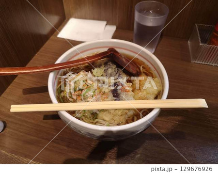 有楽町にある「蕎麦はないち」の太刀魚と茄子天そば 有楽町にある「蕎麦はないち」の太刀魚と茄子天そば 129676926