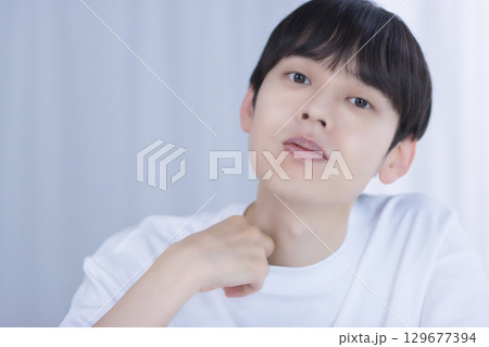 20代男性　メンズビューティーイメージ 129677394