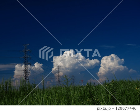 夏の青空と入道雲 夏の青空と入道雲 129677446