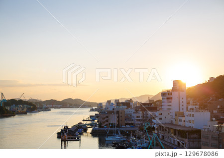 尾道港 夕暮れ 129678086