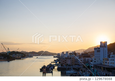 尾道港 夕暮れ 尾道港 夕暮れ 129678088