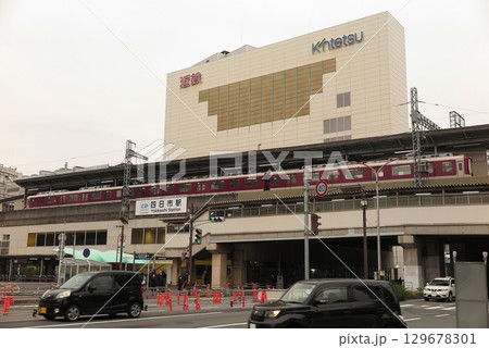 近鉄四日市駅と駅ビルの全景 129678301