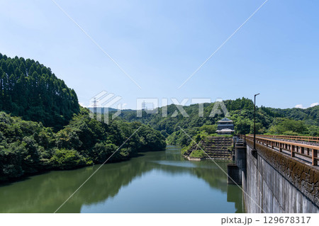 夏の瓜田ダム 129678317