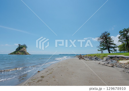 令和6年(2024年)能登半島地震で崩落変形した見附島/2025年8月撮影 令和6年(2024年)能登半島地震で崩落変形した見附島/2025年8月撮影 129678910