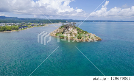 令和6年(2024年)能登半島地震で崩落変形した見附島/ドローン撮影・空撮 令和6年(2024年)能登半島地震で崩落変形した見附島/ドローン撮影・空撮 129679062