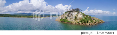 令和6年(2024年)能登半島地震で崩落変形した見附島/ドローン撮影・空撮 令和6年(2024年)能登半島地震で崩落変形した見附島/ドローン撮影・空撮 129679064