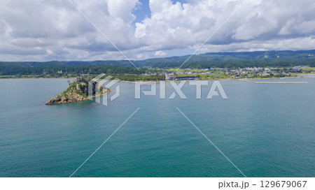 令和6年(2024年)能登半島地震で崩落変形した見附島/ドローン撮影・空撮 令和6年(2024年)能登半島地震で崩落変形した見附島/ドローン撮影・空撮 129679067