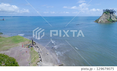 令和6年(2024年)能登半島地震で崩落変形した見附島/ドローン撮影・空撮 令和6年(2024年)能登半島地震で崩落変形した見附島/ドローン撮影・空撮 129679075