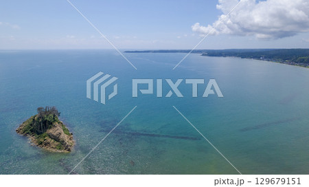 令和6年(2024年)能登半島地震で崩落変形した見附島/ドローン撮影・空撮 令和6年(2024年)能登半島地震で崩落変形した見附島/ドローン撮影・空撮 129679151