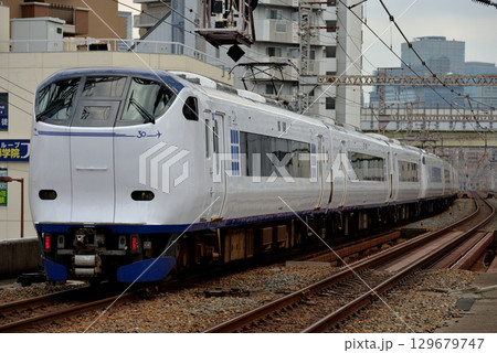 大阪環状線を走る281系関空特急はるか16号 129679747