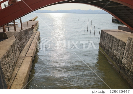 奥浜名湖の橋から覗く風景 奥浜名湖の橋から覗く風景 129680447