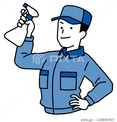 スプレー洗剤を構える清掃業者の男性 スプレー洗剤を構える清掃業者の男性 129680767