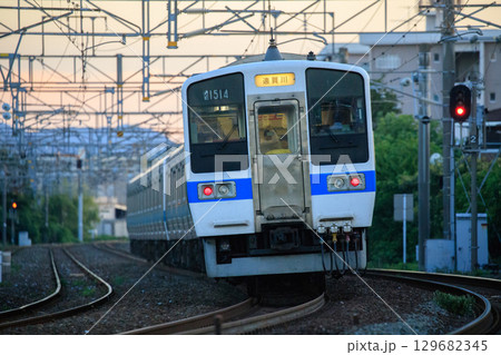 夕刻の鹿児島本線を行く415系電車(JR九州) 夕刻の鹿児島本線を行く415系電車(JR九州) 129682345