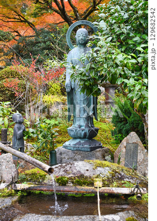 大原 実光院 旧理覚院庭園 美しい紅葉の庭(京都府京都市左京区) 大原 実光院 旧理覚院庭園 美しい紅葉の庭(京都府京都市左京区) 129682542